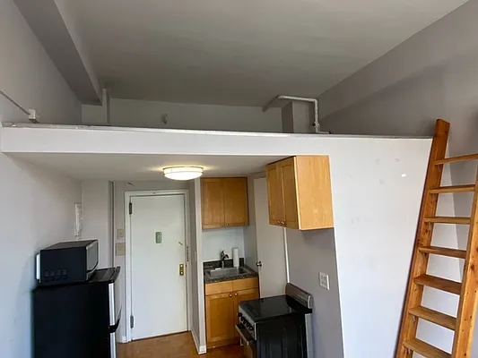 Rented by Beekman Street Realty | media 32