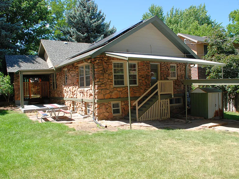1032 Lincoln Pl — Photo 1