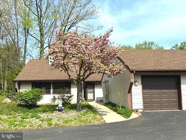30 E Bluebell Ln — Photo 2