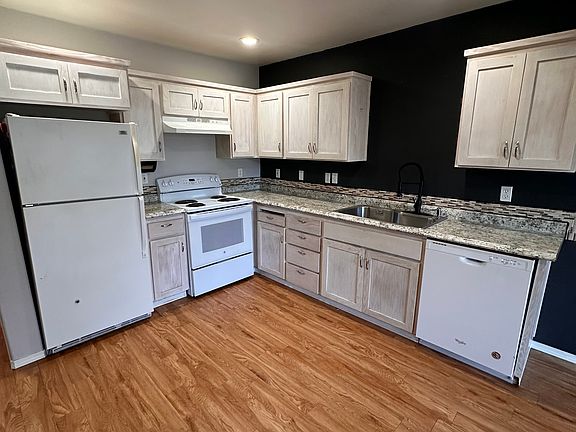 4th image of 39284 Hood St