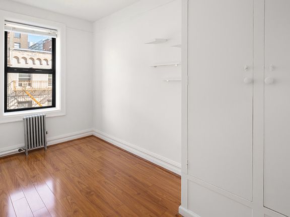 4th image of 217 Thompson St #36