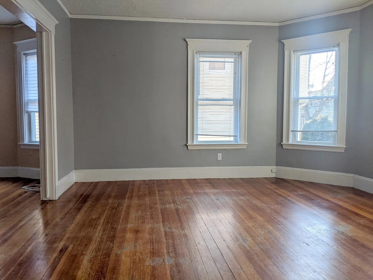 2 bed, 1000 sqft, $3,300 — Photo 2