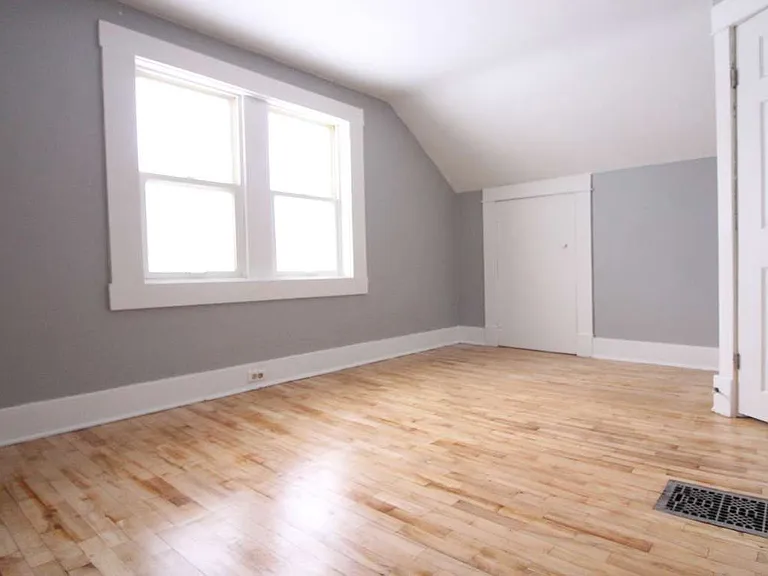 39 Empress Ave N #1 — Photo 10