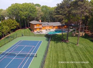 10 Jeffrey Ln, East Quogue, NY 11942