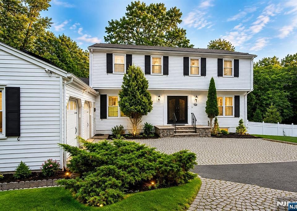 1st image of 520 W Saddle River Road