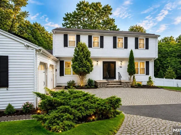 520 W Saddle River Rd, Upper Saddle River, NJ 07458