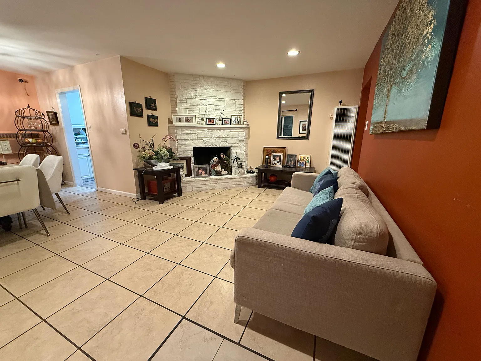 1 bed, 300 sqft, $1,800 — Photo 3