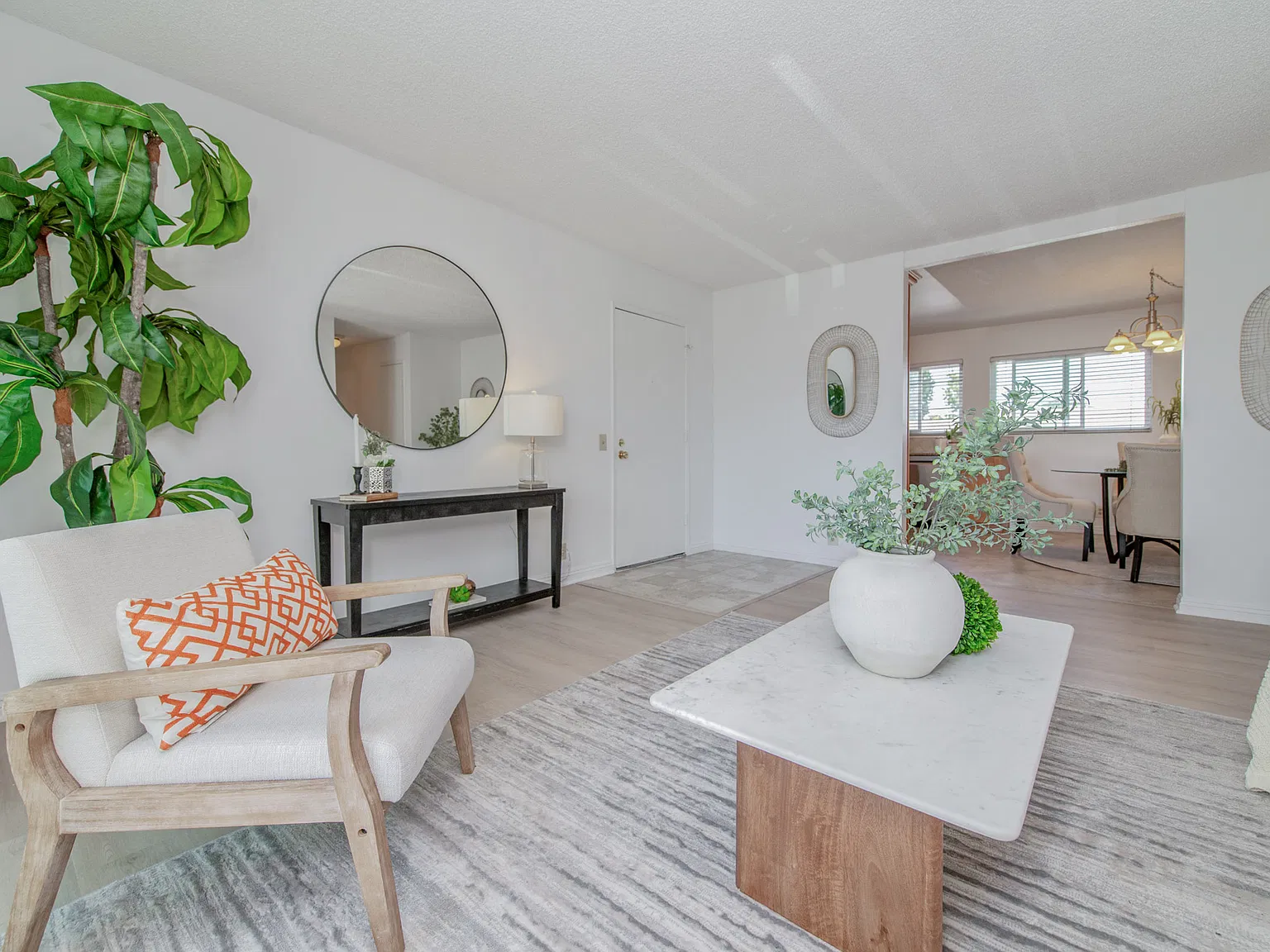 3 bed, 1084 sqft, $3,800 — Photo 3