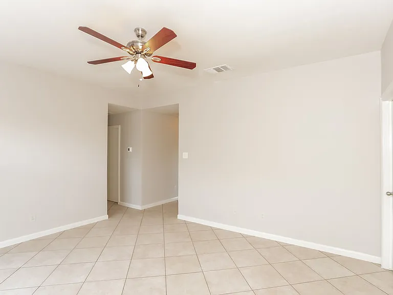 9000 Christopher Cir — Photo 4