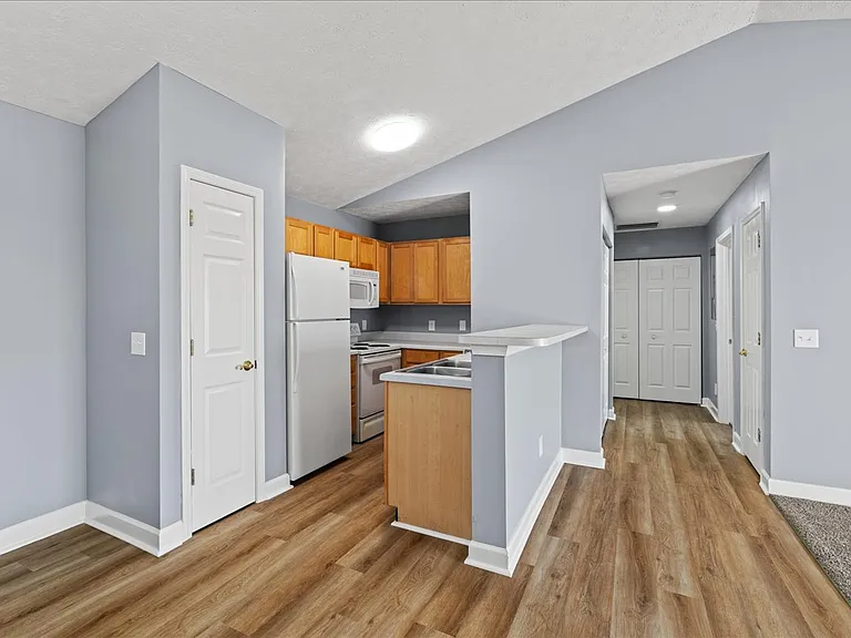 Cross Lake Apartments — Photo 127