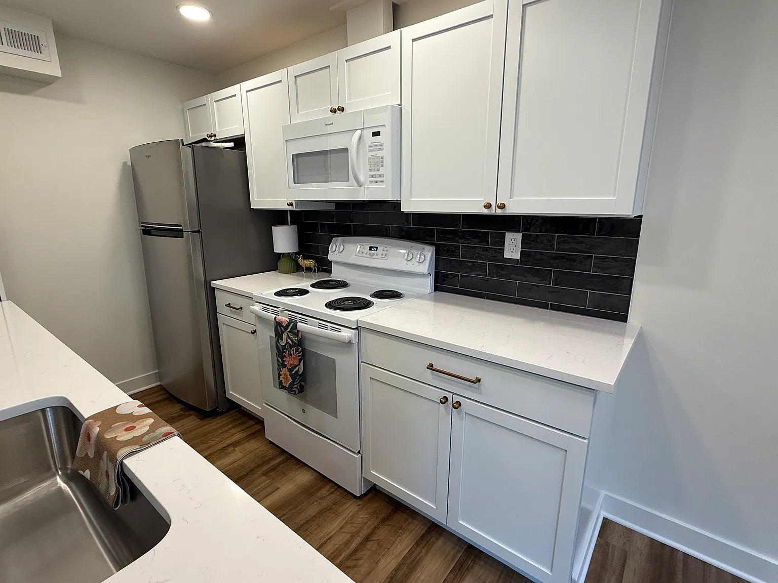 1 bed, 810 sqft, $1,100 — Photo 3