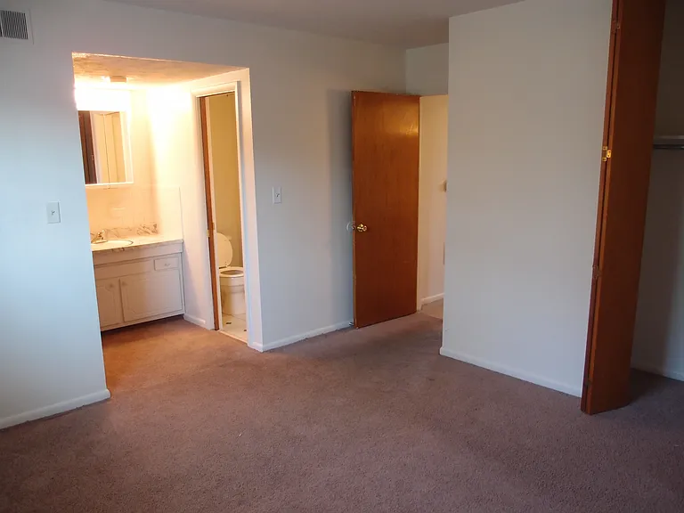 Guion Creek Apartments — Photo 28