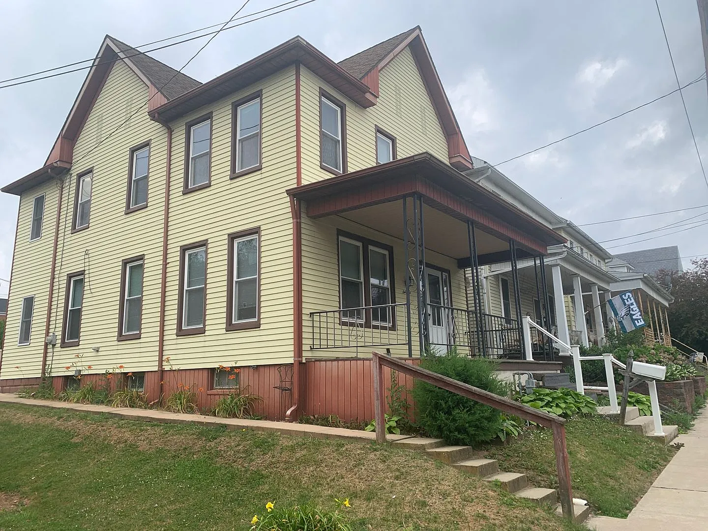 62 W Maple St photo 1