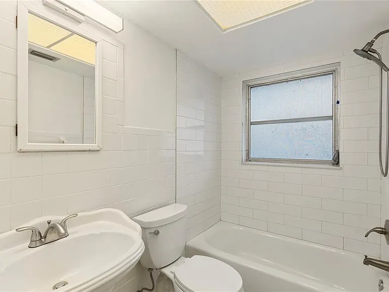 1248 Lazy Lake Rd W — Photo 11