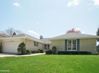 1625 E Greenwood Dr, Mount Prospect, IL