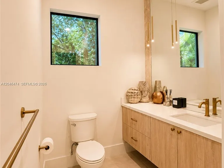 3300 SW 15th Ave — Photo 8