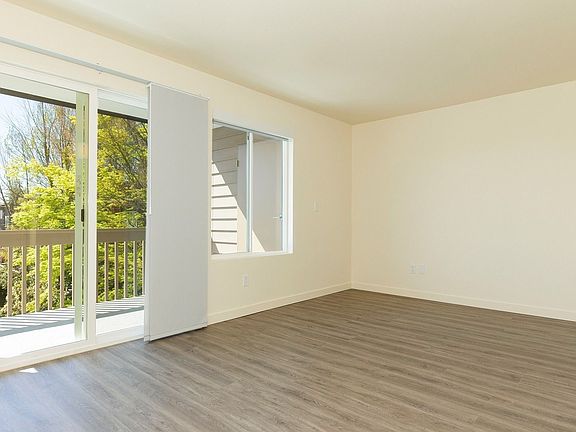 4th image of 2119 23rd Ave W APT 301