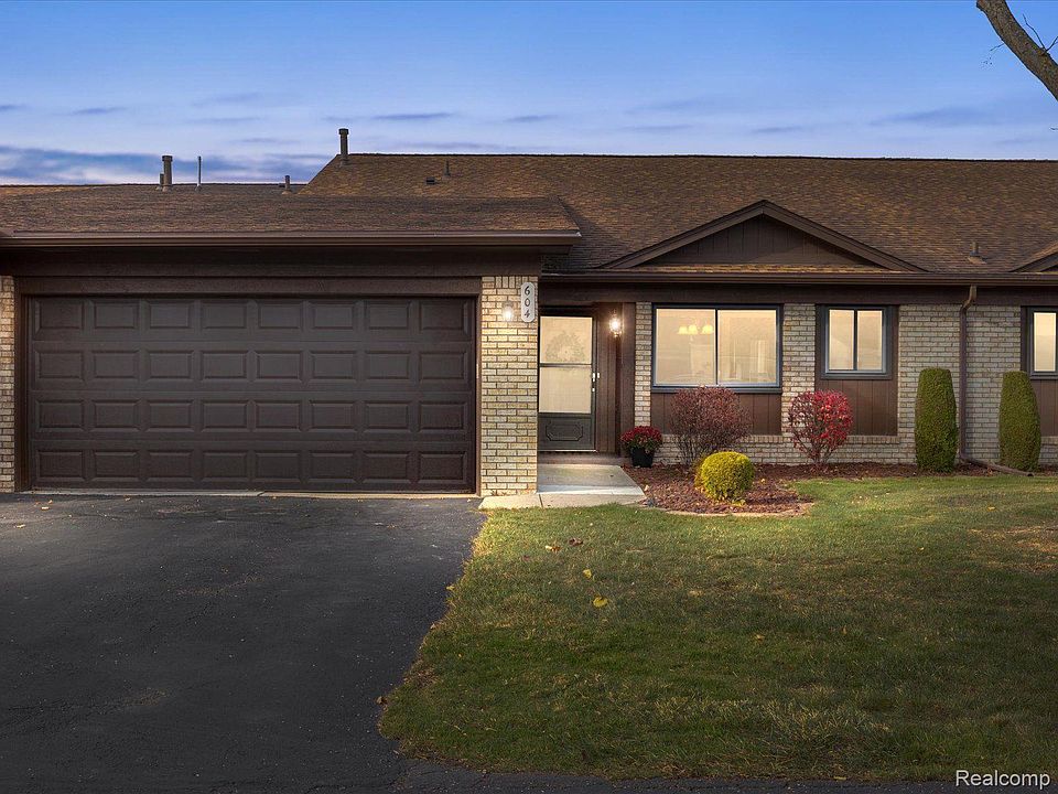 1st image of 604 Country Club Dr