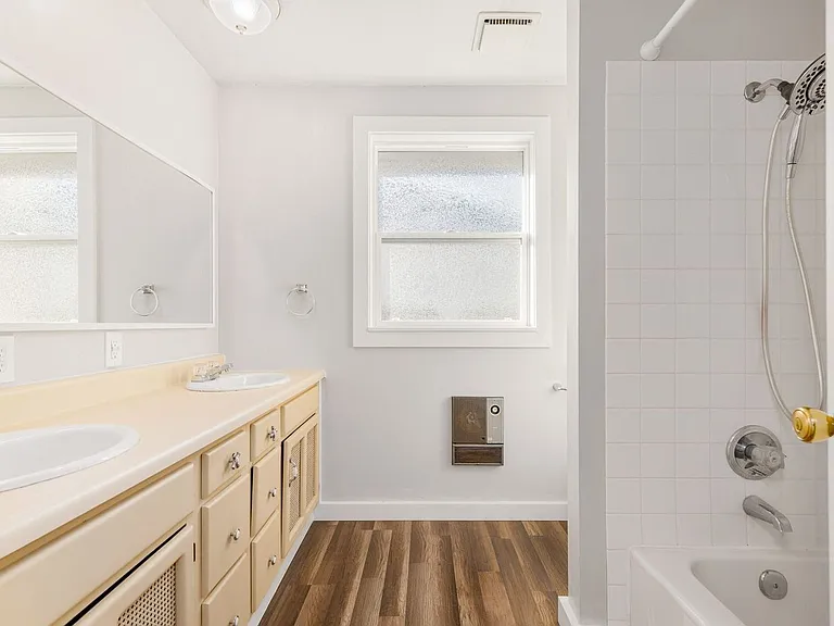 8635 NE 124th St — Photo 9