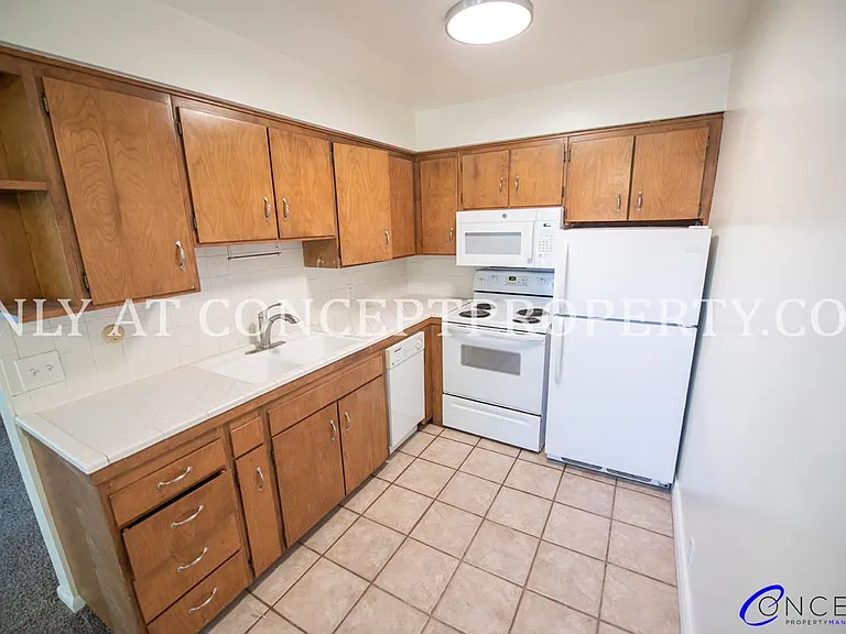 425 E 3rd Ave — Photo 11