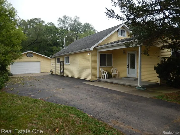 10790 Stark Rd, Livonia, MI 48150