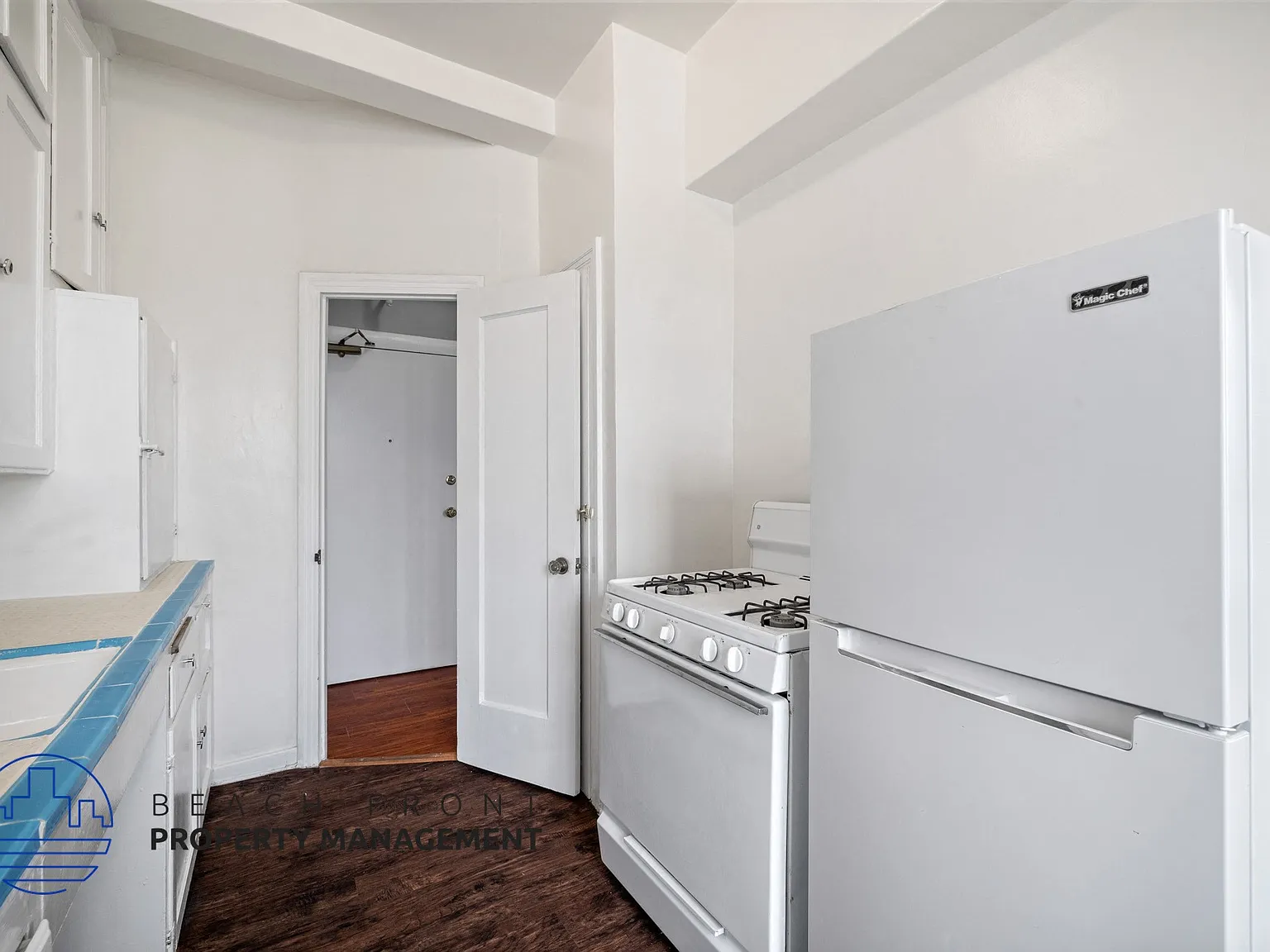 512 S. Hobart Blvd. — Photo 2