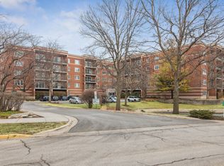 5225 N Riversedge Ter APT 201, Chicago, IL 60630