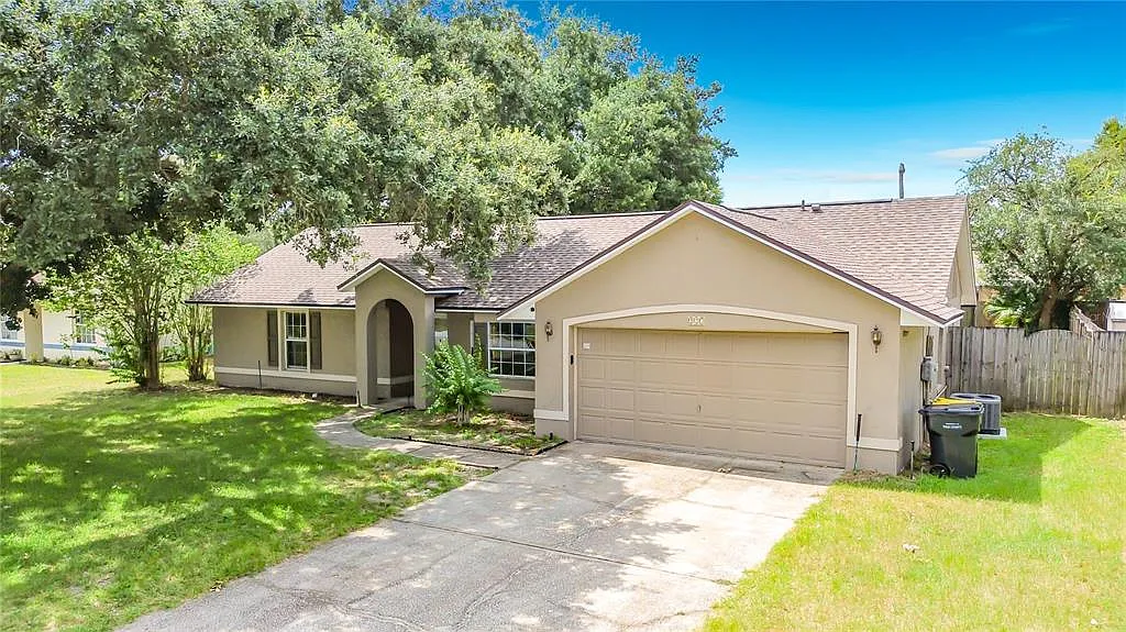 3 bed, 2.0 bath, 1413 sqft, $2,400 — Photo 2
