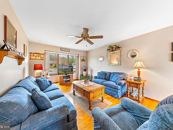 5th image of 804 Michelle Ct