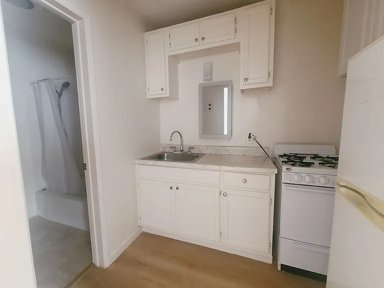 432 S Manhattan Pl #5 — Photo 3