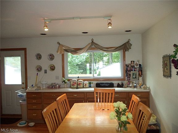 5th image of 7968 Venice Heights Dr NE
