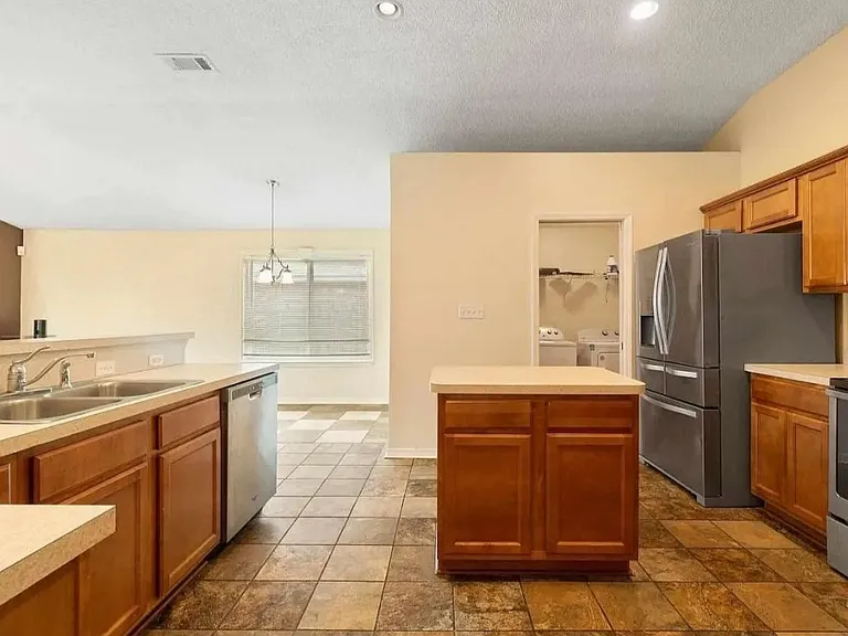 6492 Sarasota St — Photo 20