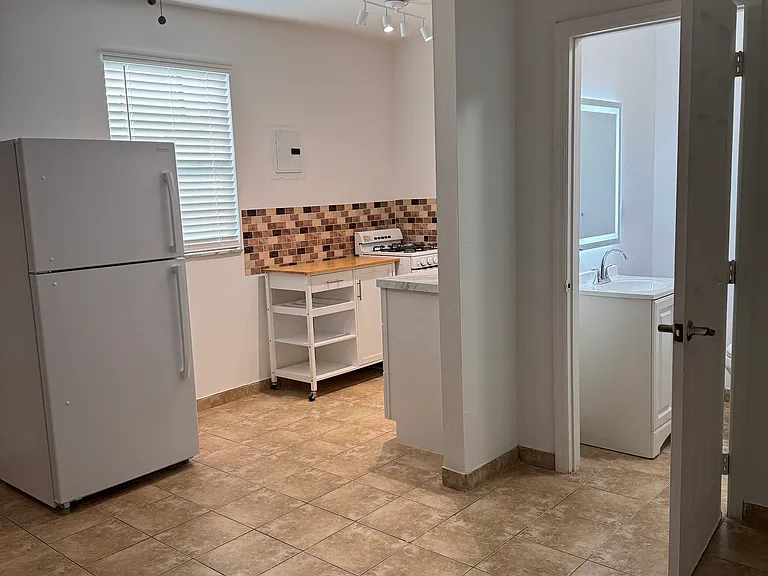 851 NW 20th Ave — Photo 11