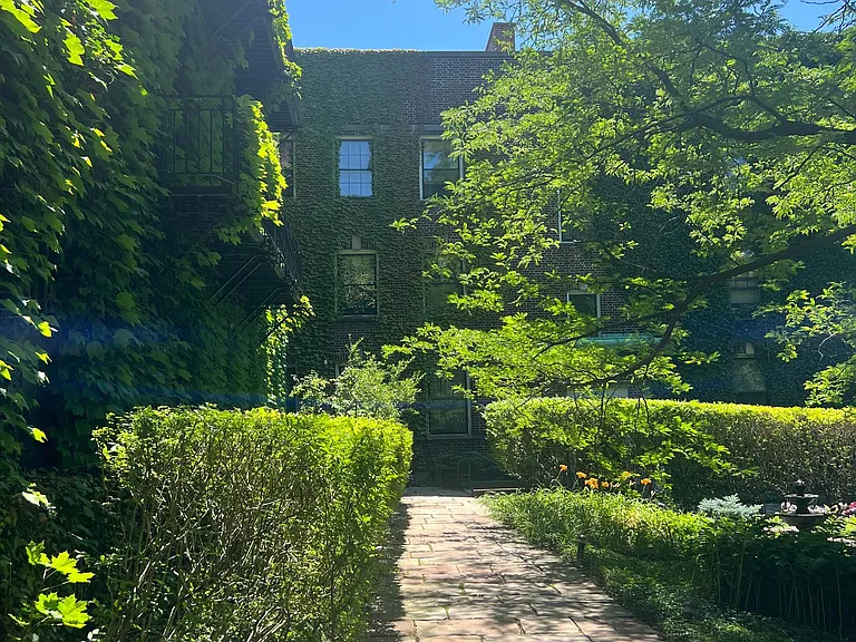 The EB Green Residence — Photo 14