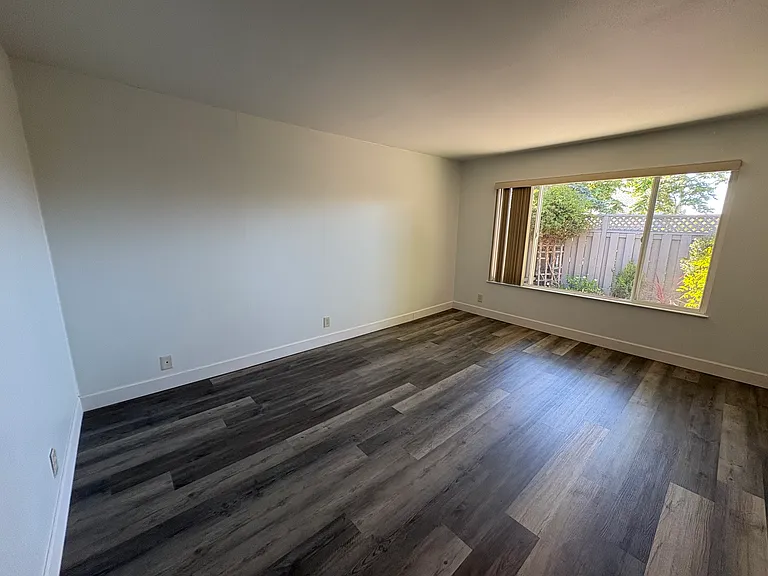 848 Erickson Ln — Photo 16