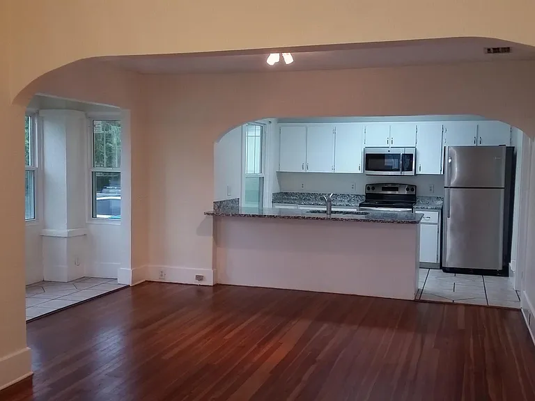1401 Woodward St — Photo 2