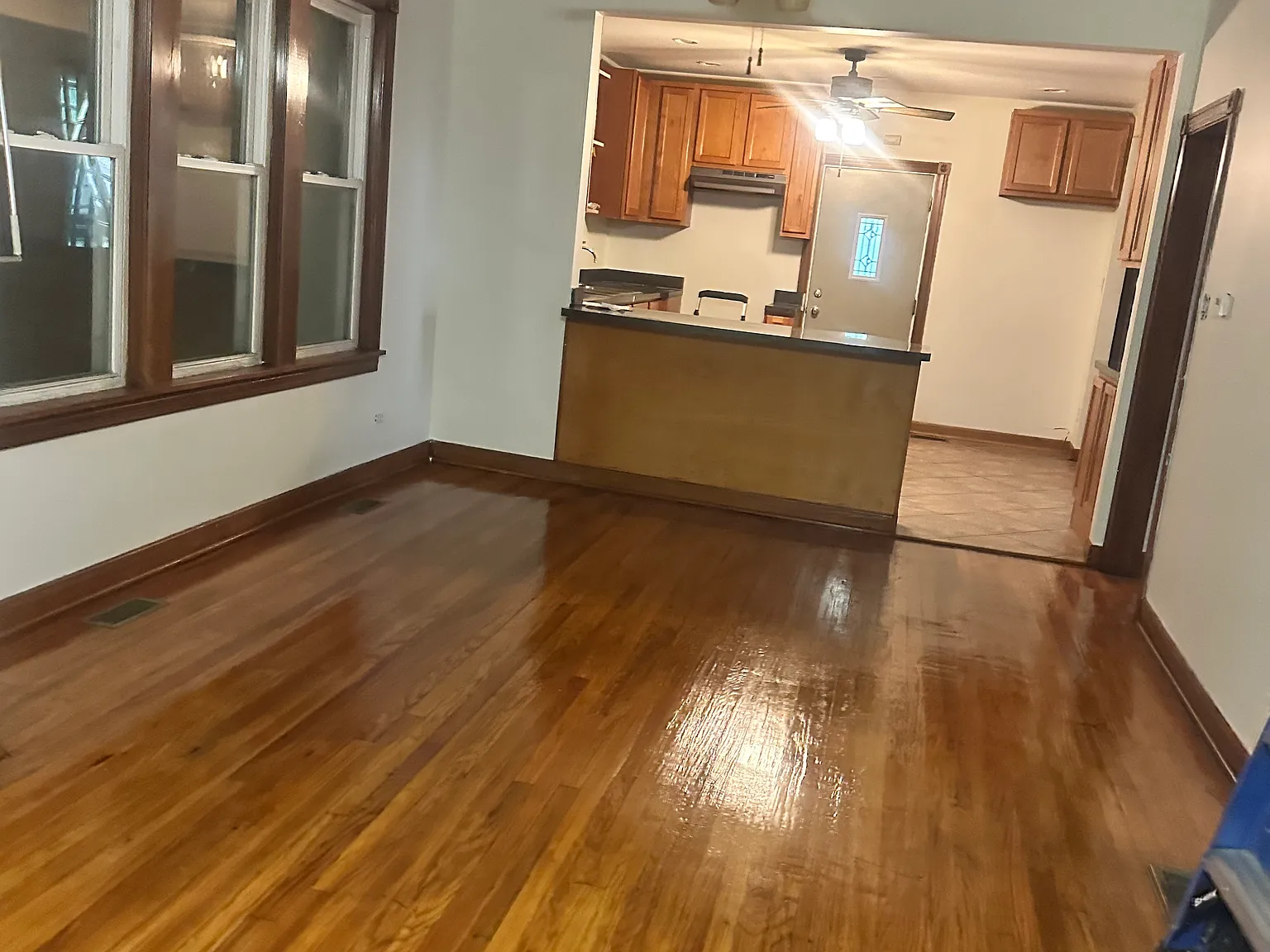 3 bed, 915 sqft, $2,600 — Photo 4