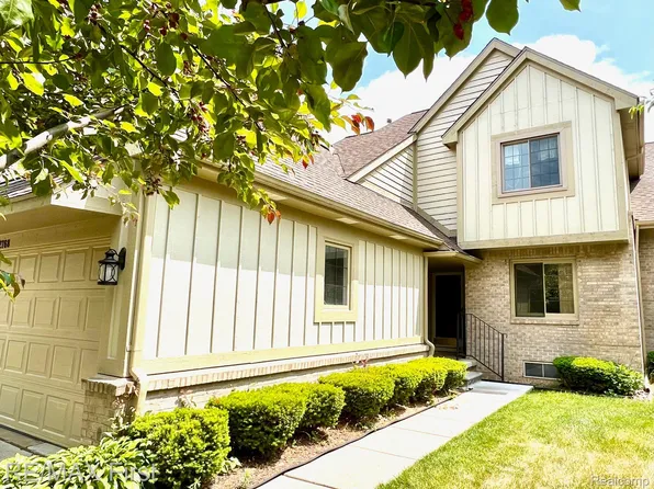 2768 Maple Forest Dr, Wixom, MI 48393