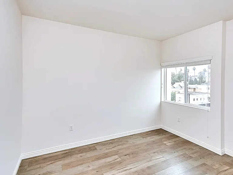 1167 S Hoover St #101 — Photo 6