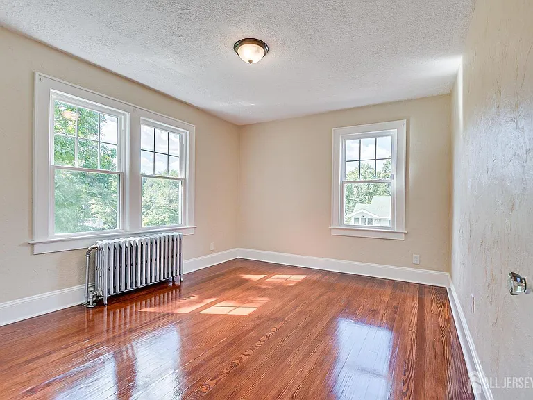 338 Buckelew Ave — Photo 20