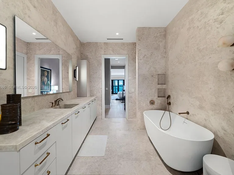 4 Palm Ave — Photo 24