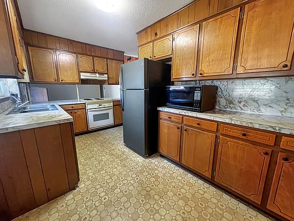 5th image of 226 Deerwood Dr