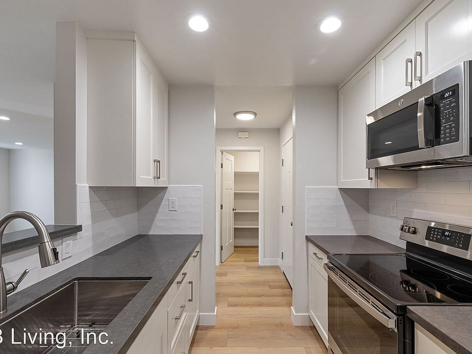 1st image of 725 Cowper St Unit 22