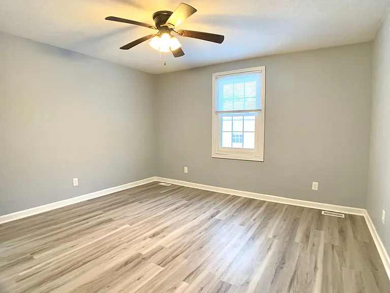 211 Lexington Dr — Photo 7