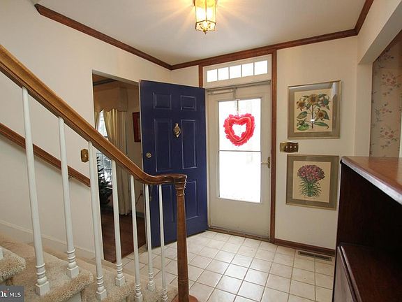 3rd image of 916 Midway Ln