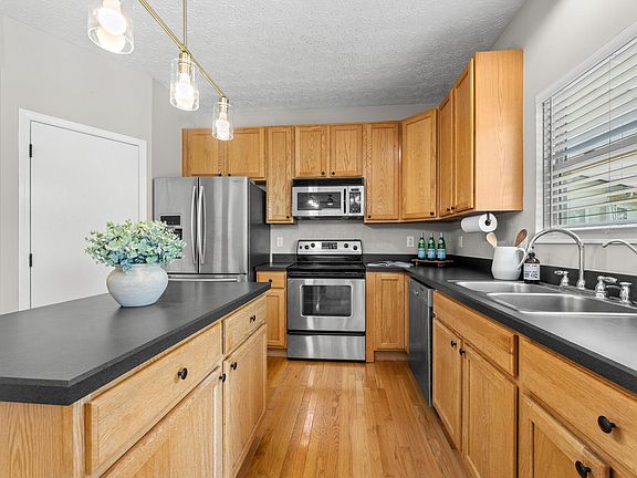 3rd image of 6116 Heritage Farms Dr
