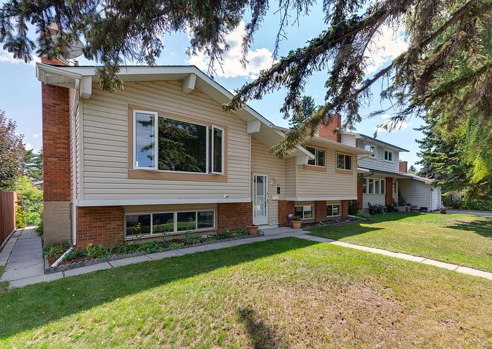 1st image of 532 NW Queensland Cir SE