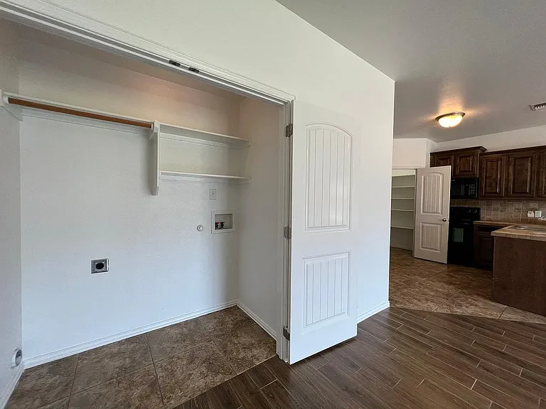 1825 N Paddock St — Photo 15