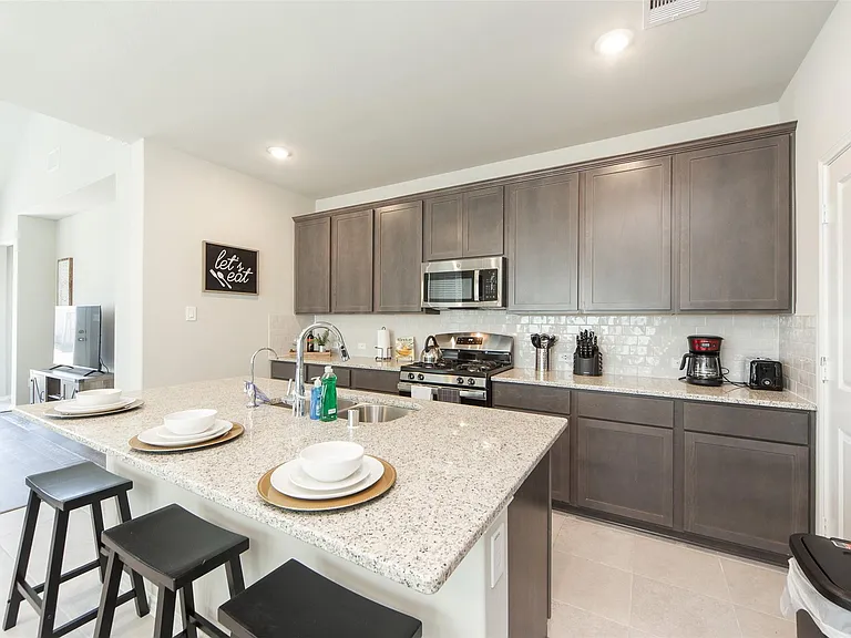 1915 Meadow Trail Dr — Photo 6