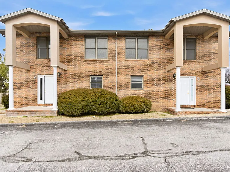 1905 S Ingram Mill Rd #8 — Photo 2